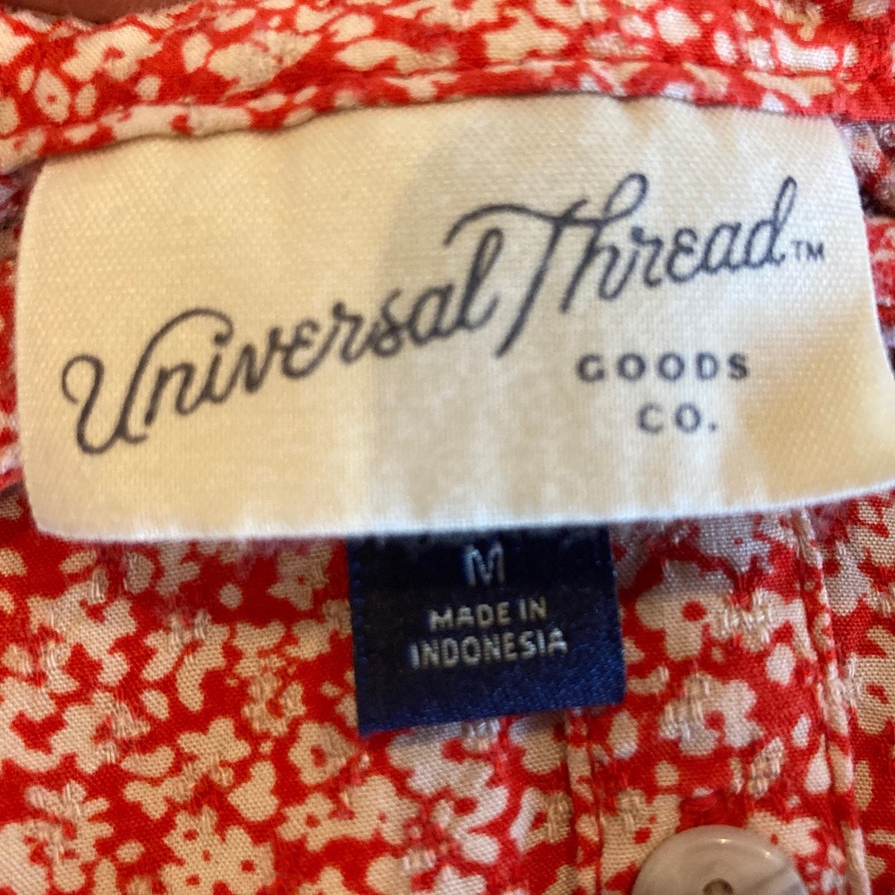 Universal Thread  Top - Picture 2 of 2
